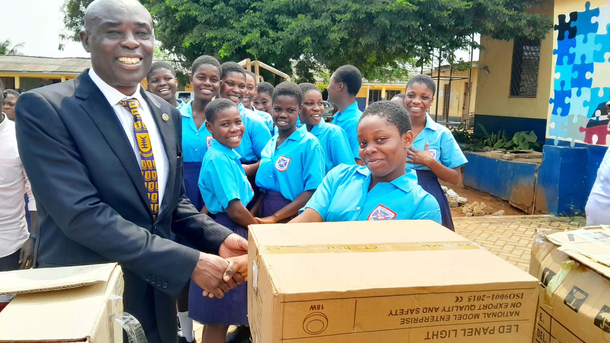 Vice-Chancellor donates to La Presby Senior High School, pledges new ...
